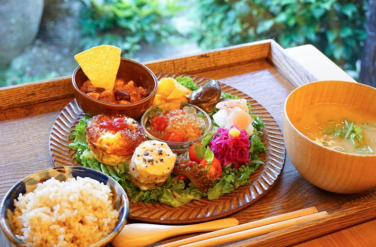 西区 古民家カフェ Rawzen Farms Cafe 予約必須の野菜ランチが人気 兵庫県神戸市エリアの地域情報サイト Koberu コベル