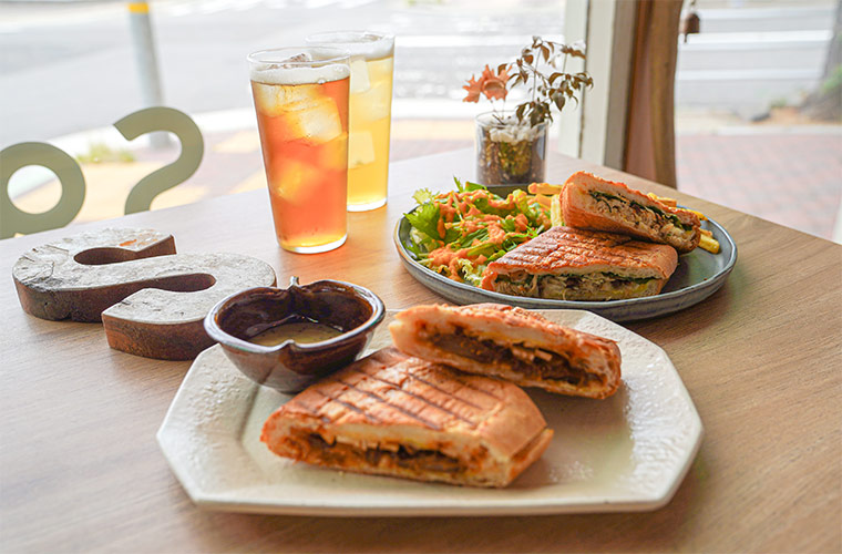 【神戸須磨】「Samar(サマル)」ランチや昼飲みができる居心地のよいカフェバー♪