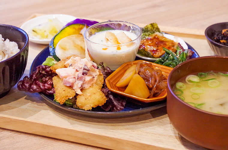 【神戸西区】「＆CAFE SPACE DININGバル」地元の野菜を使ったランチが自慢♪
